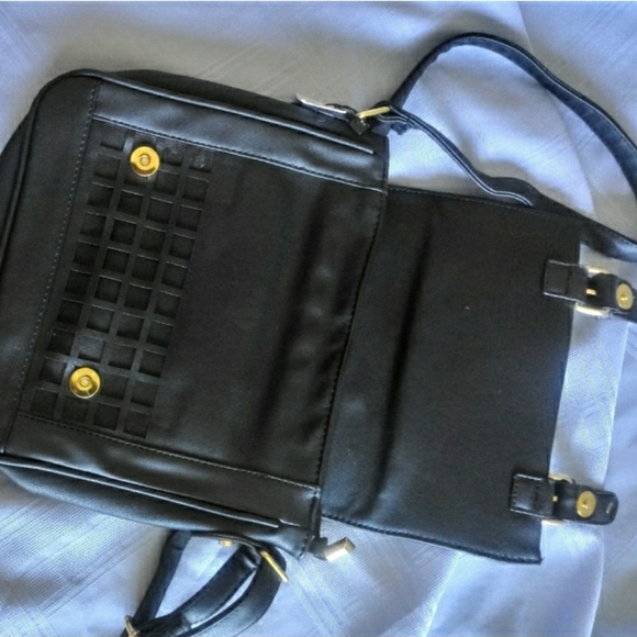 NWOT- Black Moda’s Crossbody Purse - Picture 3 of 8